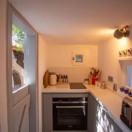 Cosy Boheme Retreat With Sea Views 펜션